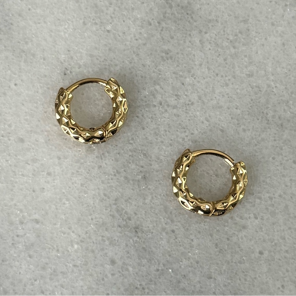 Gold Textured Huggie Hoop Boho Earrings Brand New - Picture 1 of 4
